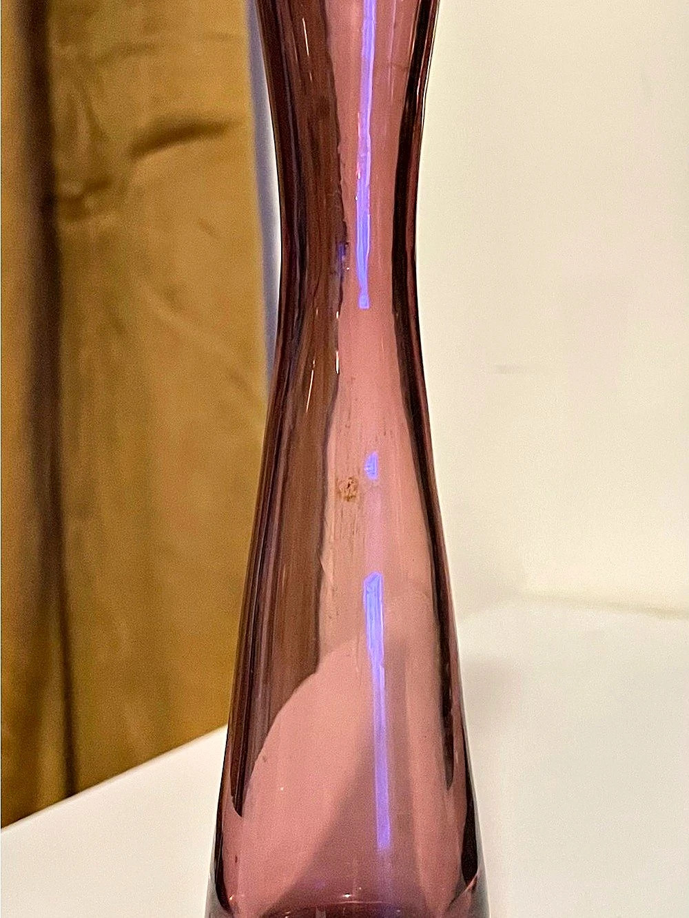 Tapered Glass Vase in Mauve Like New